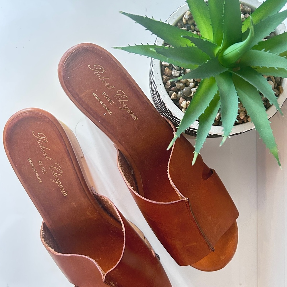 Robert Clergerie
Leather slider